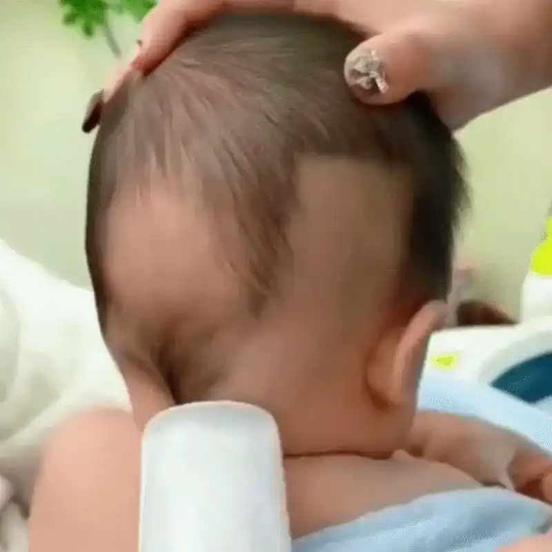 La tondeuse silencieuse qui transforme la coupe de cheveux de bébé en moment de douceur — sans larmes, sans cheveux partout